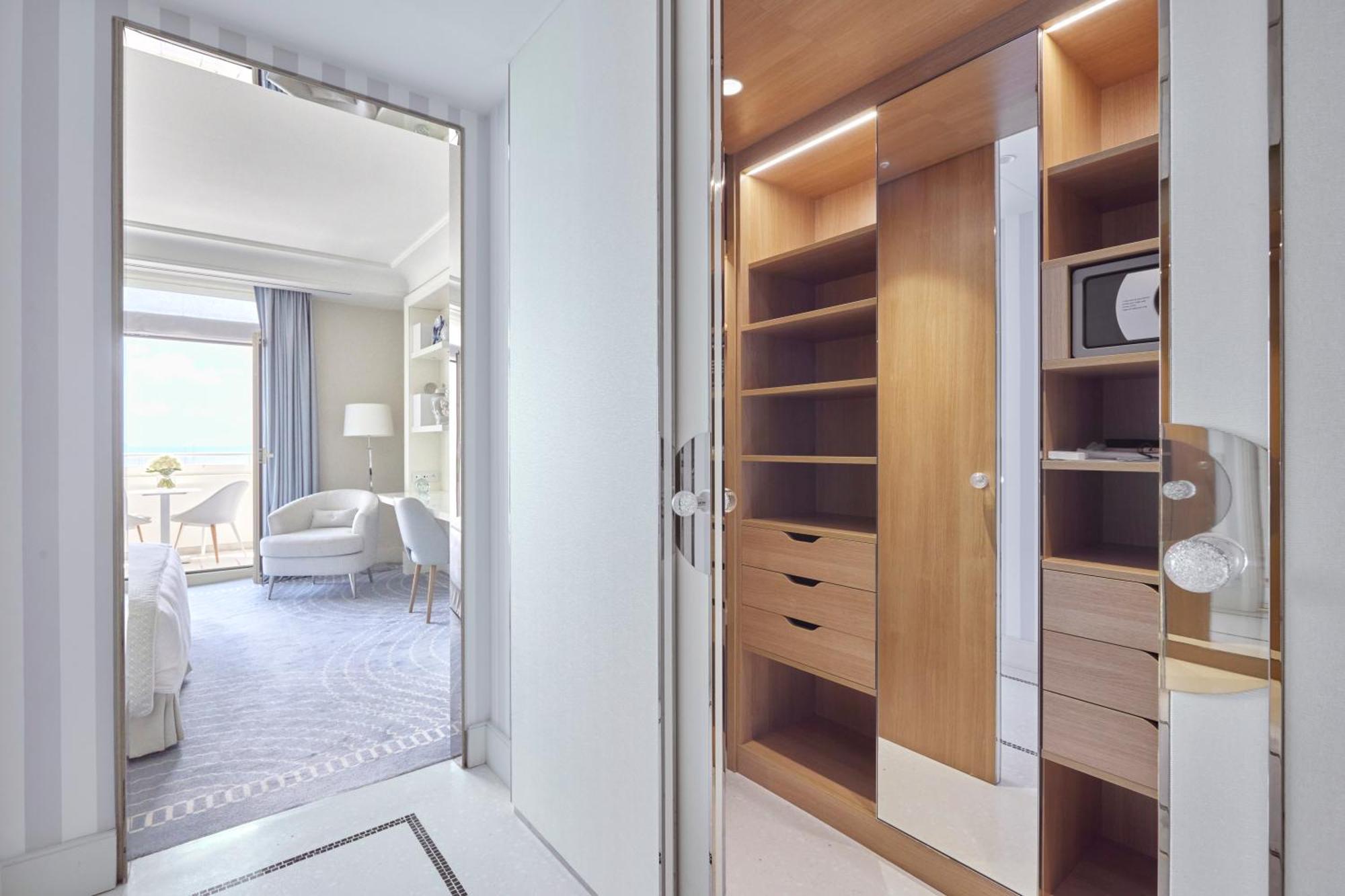 Hotel Martinez, In The Unbound Collection By Hyatt Cannes Exterior foto A walk-in closet