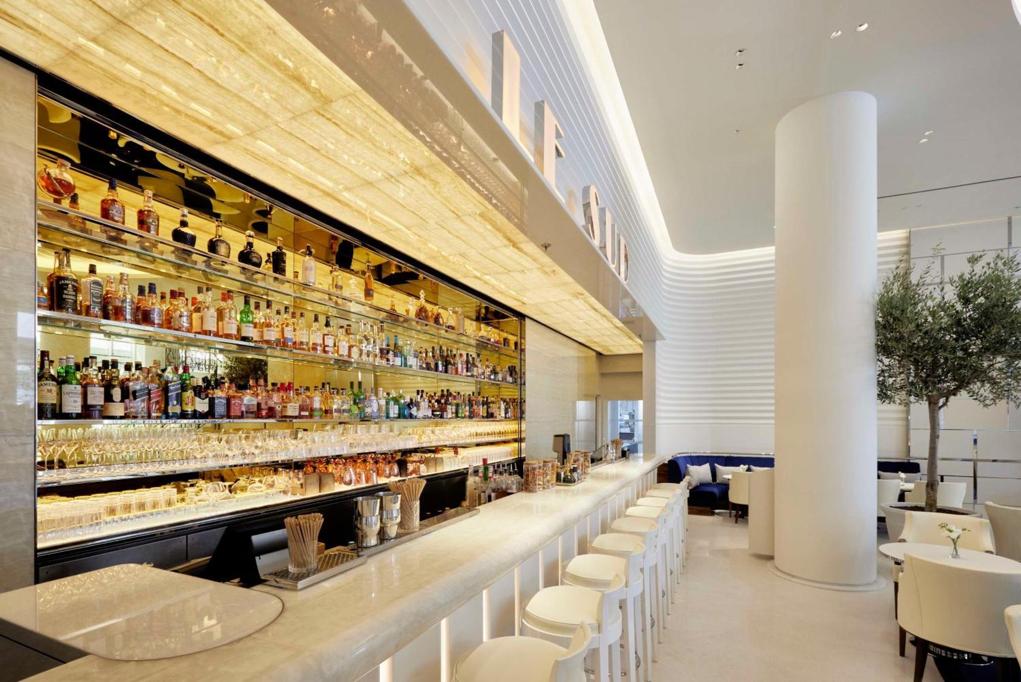 Hotel Martinez, In The Unbound Collection By Hyatt Cannes Exterior foto The bar at the Connaught