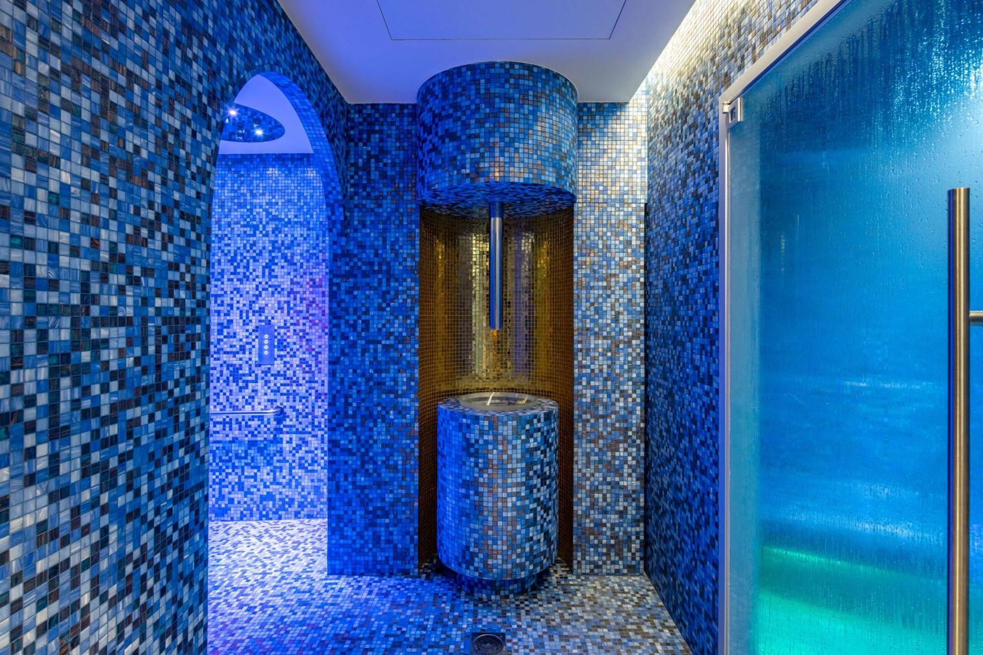 Hotel Martinez, In The Unbound Collection By Hyatt Cannes Exterior foto The Blue Lagoon