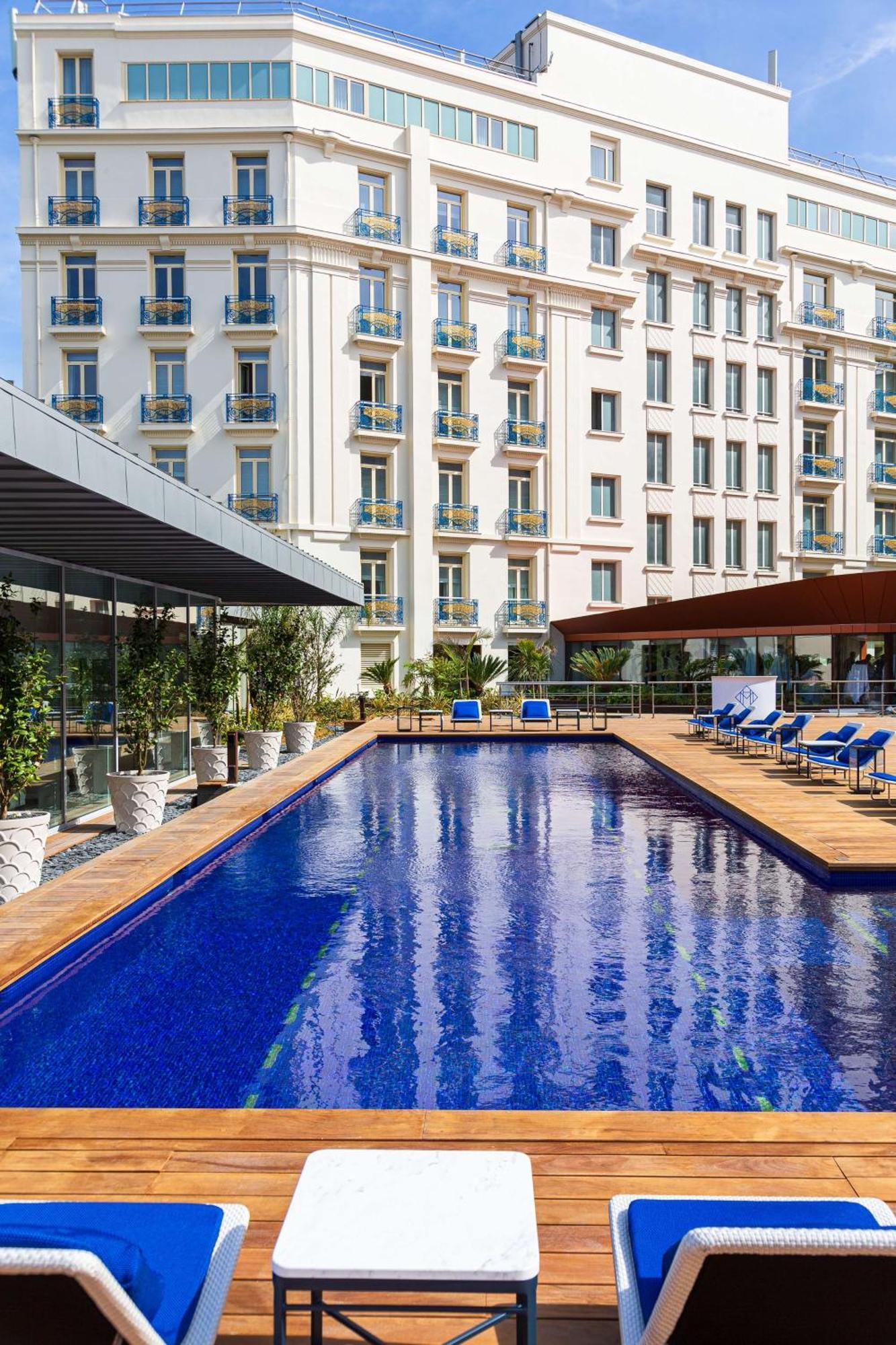 Hotel Martinez, In The Unbound Collection By Hyatt Cannes Exterior foto The pool at the hotel